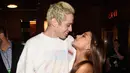 Ariana Grande dan Pete Davidson kini tengah disibukkan dengan persiapan pernikahan mereka. (Kevin Mazur - Cosmopolitan)