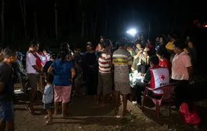 Malam Menyelimuti Pengungsian, PMI Beri Layanan Kesehatan Korban Gempa NTT