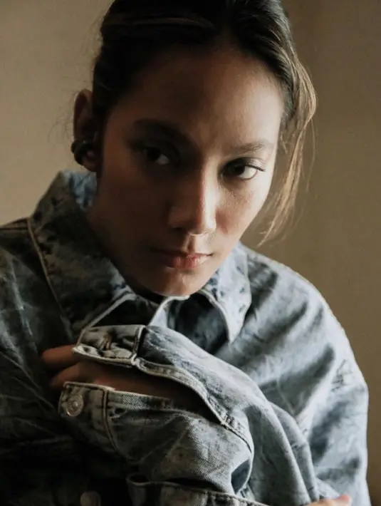 Kisah asmara Tara Basro dan Daniel Adnan selama ini memang tak pernah tersiar di hadapan publik. Keduanya pandai menyimpan cerita, namun kini keduanya tengah berbahagia menikmati kehidupan barunya. Selamat berbahagia, Tara dan Daniel. (Instagram/tarabasro)