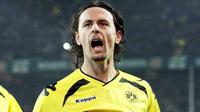 Kegembiraan bek Dortmund Neven Subotic setelah mencetak gol ke gawang Borussia Moenchengladbach, 27 November 2010. AFP PHOTO / FRISO GENTSCH