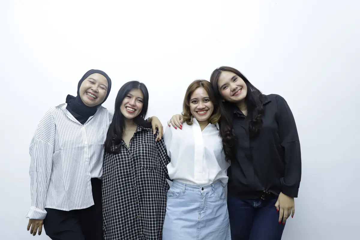 wanita november makin bahagia dewasa