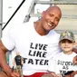 Aktor Dwayne Johnson alias The Rock saat bertemu Gabriel Singleton, anak penderita kanker. (Instagram)