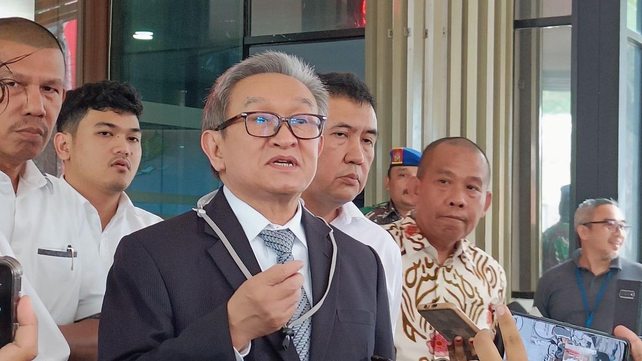 "Hanya dikatakan bahwa uang ini adalah untuk membantu Irwan Hermawan,"