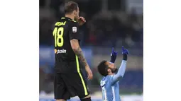 Pemain Lazio, Felipe Anderson merayakan golnya ke gawang Hellas Verona Fc pada lanjutan Serie A Liga Italia di Stadion Olimpic0, Roma, Italia, Jumat(12/2/2016). (EPA/Claudio Peri)