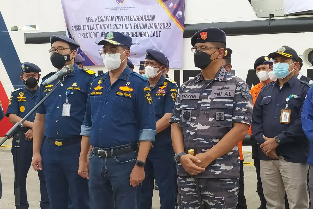 Menteri Perhubungan (Menhub) Budi Karya Sumadi memimpin Apel Bersama Kesiapan moda transportasi jelang Natal 2020 dan Tahun Baru 2021, di Terminal Penumpang Nusantara Pura, Pelabuhan Tanjung Priok, Jakarta Utara, Minggu (12/12/2021).
