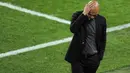 Barcelona's coach Josep Guardiola puts his hand to his head during the UEFA Champions League second leg semi-final football match Barcelona against Chelsea at the Cam Nou stadium in Barcelona on April 24, 2012. AFP PHOTO / PIERRE-PHILIPPE MARCOU