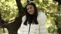 Bangun Rumah, Raline Shah Bantu Angkat Batako hingga Pasang Semen