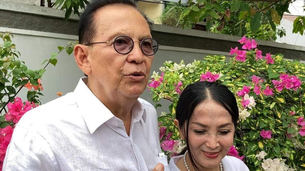 Roy Marten dan Anna Maria Berdoa untuk Kesembuhan Titiek Puspa, Menghargai Eksistensi Sang Legenda