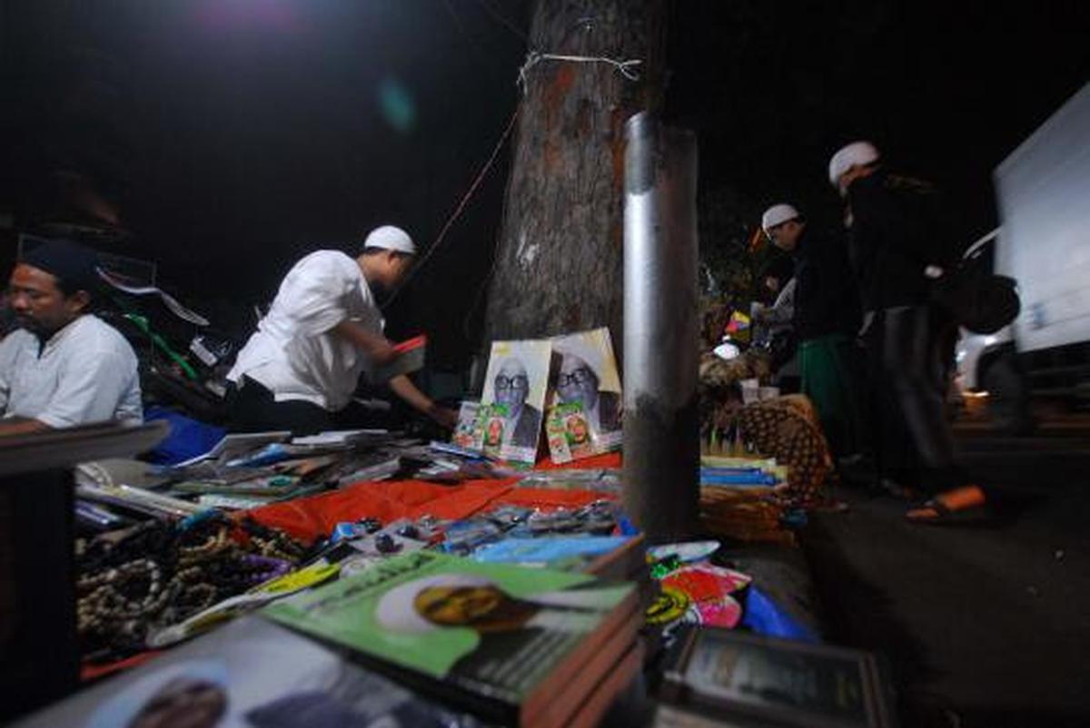 Pasar Islam di depan Masjid Al Munawar Pasar Minggu