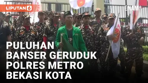 VIDEO: Massa Banser Bekasi Desak Polisi Adili Pelaku Pengeroyokan Kiai NU di Karawang