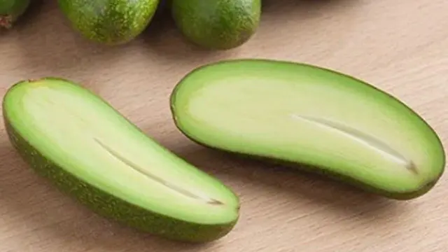 [Bintang] Panjang dan Berwarna Hijau, Ada yang Tahu Buah Apa Ini?