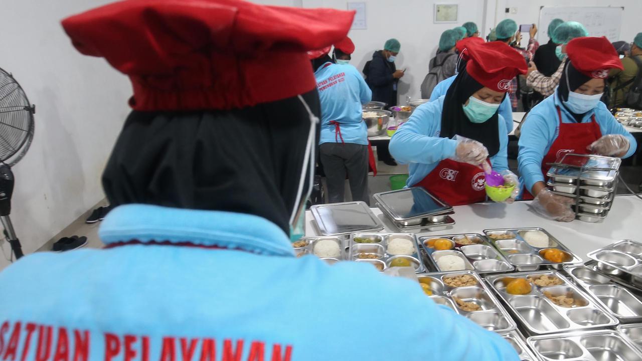Cerita dari Balik Dapur Makan Bergizi Gratis, Ada Tambahan Ekonomi Keluarga Para Pekerja