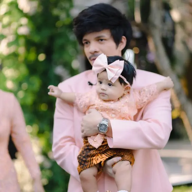 6 Momen Atta Halilintar Jadi Ayah Siaga Saat Tedak Siten Ameena