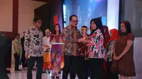 Kementerian Ketenagakerjaan RI memberikan penghargaan kepada delapan orang Tenaga Kerja Indonesia (TKI) atau mantan TKI 