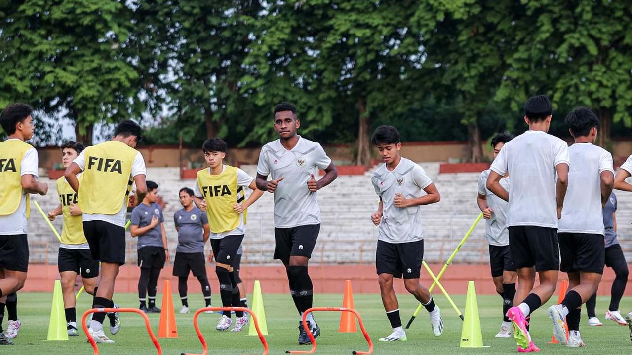 Timnas Indonesia U-17 akan menghadapi Timnas Maroko U-17 di pertandingan pamungkas Grup A Piala Dunia U-17 2023 pada Kamis (16/11/2023) besok. Jelang laga krusial tersebut, Skuat Garuda Asia menggelar latihan terakhir.
