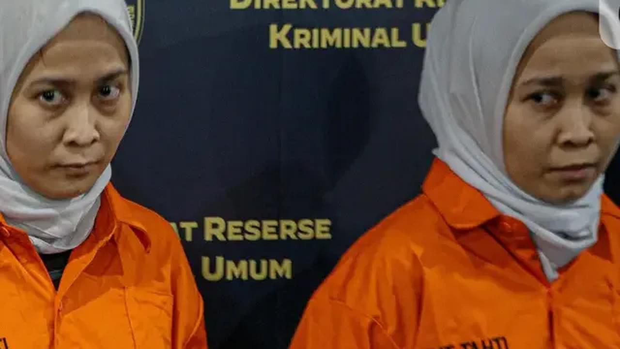 Polisi menggeledah apartemen yang disewa si kembar Rihana Rihani sebelum ditangkap di kawasan Serpong, Tangerang.