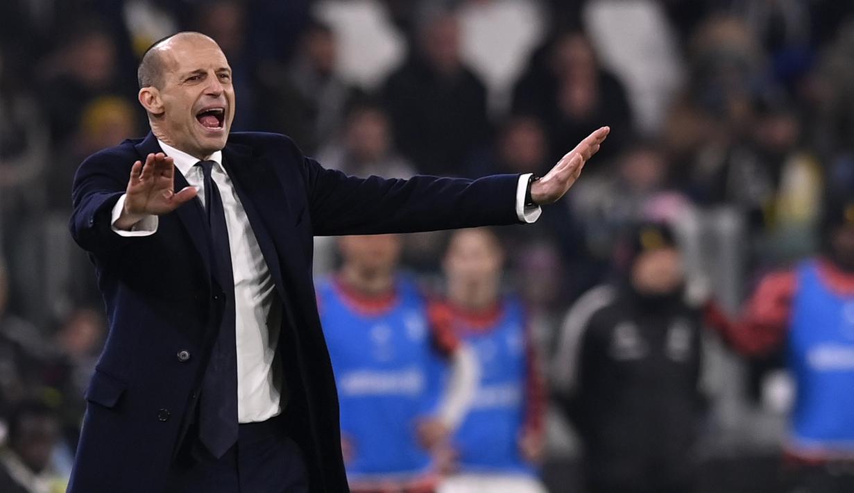 Pelatih Juventus, Massimiliano Allegri, berteriak saat memberikan arahan kepada anak asuhnya melawan Udinese pada laga lanjutan pekan ke-24 Serie A di Allianz Stadium, Selasa (13/2/2024). (Fabio Ferrari/LaPresse via AP)