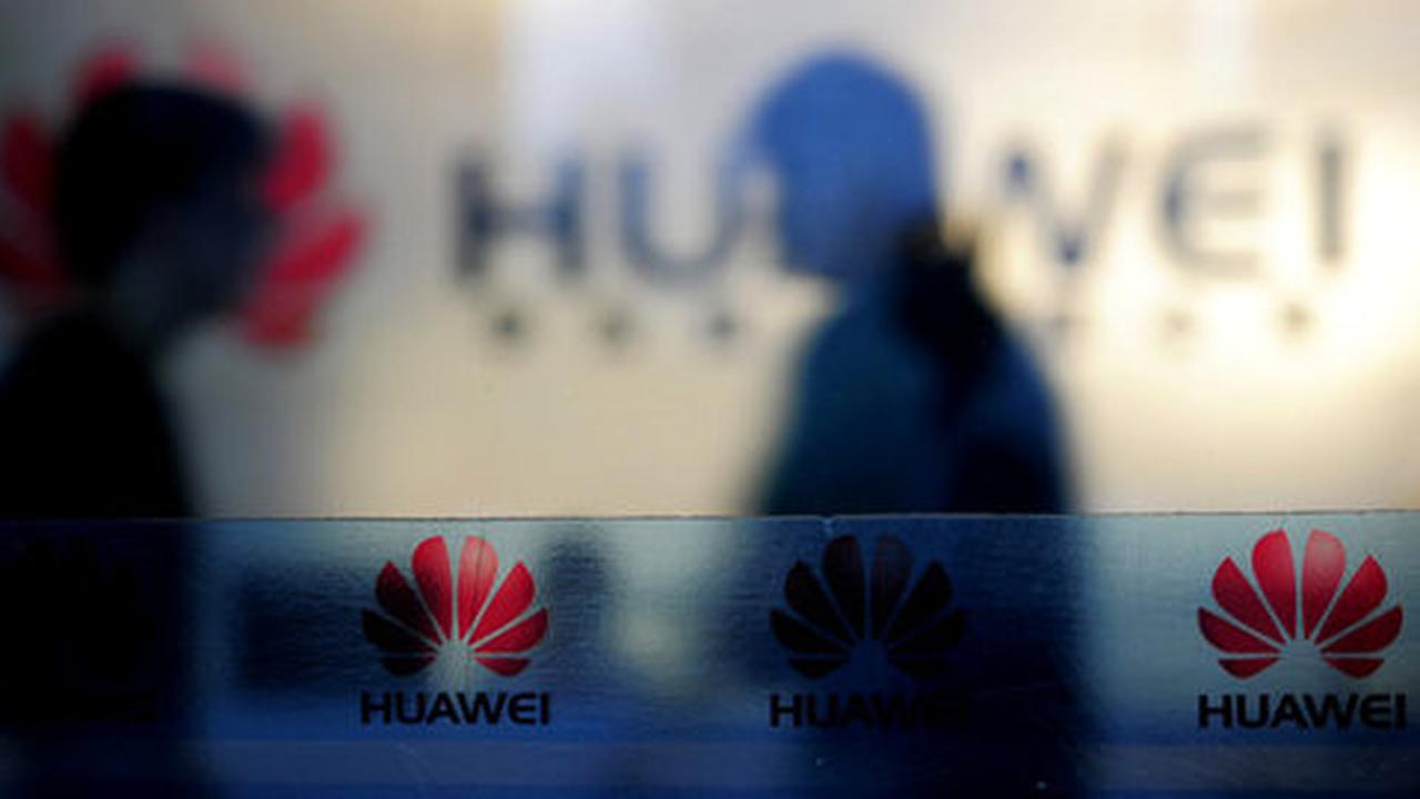 Kata Menkominfo soal tenaga kerja asing Huawei tak berizin