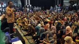 Mantan Mendikbud Anies Baswedan berbicara saat acara perpisahan di Jakarta, Rabu (27/7). Muhadjir Effendy  resmi menjadi Mendikbud usai dilantik Presiden Joko Widodo di Istana Negara. (Liputan6.com/Johan Tallo)