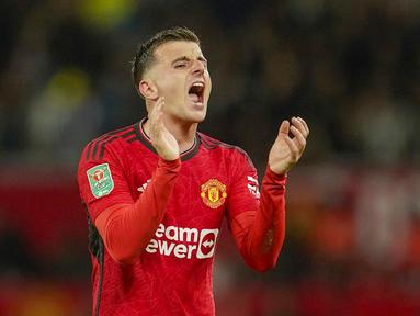 Ekspektasi tinggi Manchester United saat mendatangkan Mason Mount dari Chelsea dengan benderol 64,2 juta euro. Mount yang diharapkan bisa membuat lini serang MU semakin garang justru terlihat kesulitan menunjukkan performa terbaiknya. Sejauh ini, Pemain berusia 24 tahun itu belum mampu mencetak gol dari delapan pertandingan untuk klub barunya. (AP Photo/Dave Thompson)