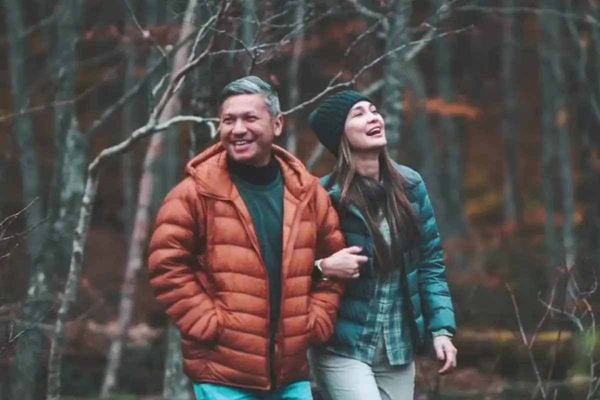 Potret Gading Marten dengan Luna Maya di Jepang