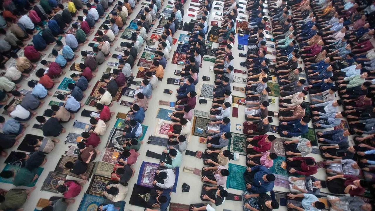 FOTO: Ribuan Santri Gelar Tadarus Lingkaran di Bulan Ramadan