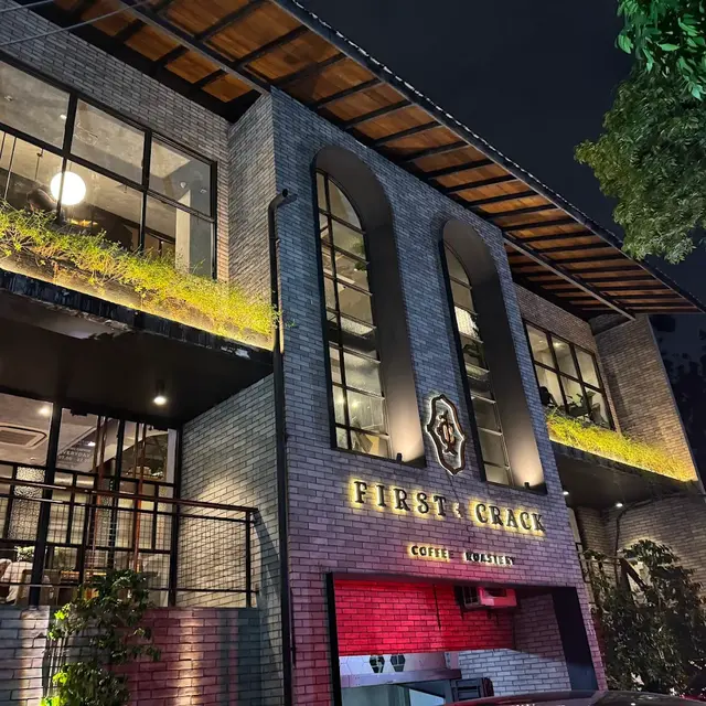Rekomendasi Tempat Work from Cafe yang Tenang di Blok M