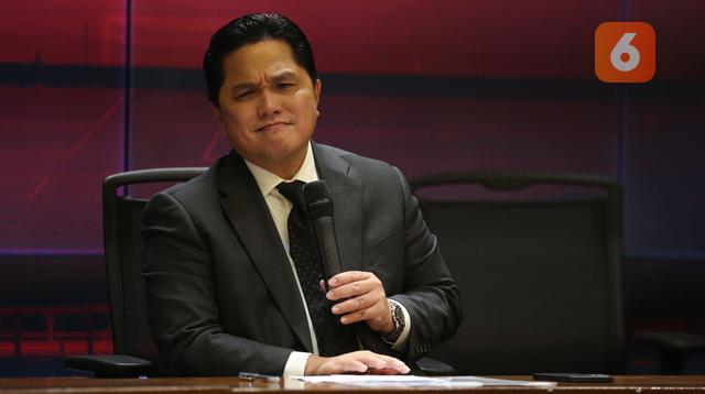 Ketua Umum PSSI, Erick Thohir memberikan keterangan kepada wartawan saat konferensi pers menjelang laga FIFA Matchday antara Timnas Indonesia melawan Argentina di Stadion Utama Gelora Bung Karno (SUGBK), Jakarta, Rabu (24/05/2023). (Bola.com/Bagaskara Lazuardi)
