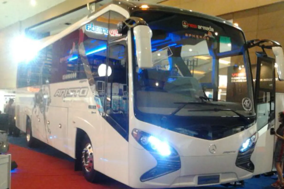 Bus Aristo dari New Armada