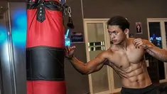Irfan Sebaztian merupakan kekasih Irma Darmawangsa yang sudah cukup lama menjalin kasih. Selama menjalni hubungan, keduanya kerap kali diterpa isu miring. Mulai dari pacaran settingan hingga isu putus nyambung. (FOTO: instagram.com/@irfansebaztian15)