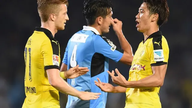Shinji Kagawa dan Marco Reus pamer skill saat tur Borussia Dortmund ke Asia.