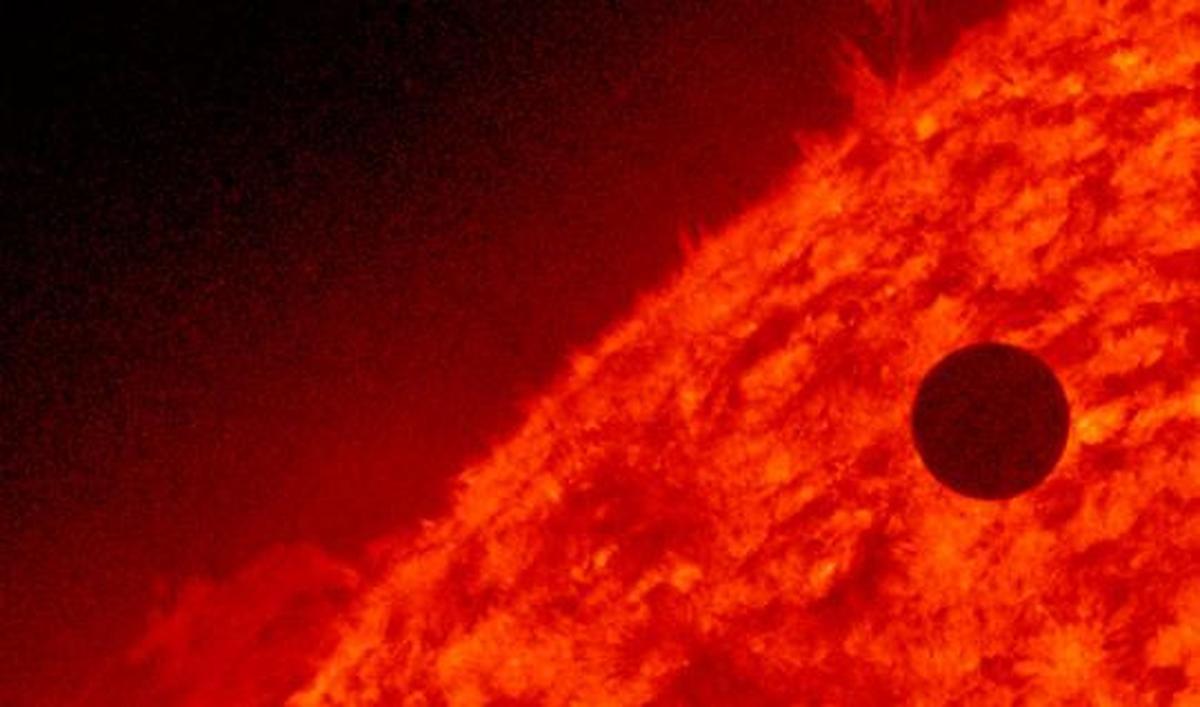 Saat Venus melintasi Matahari