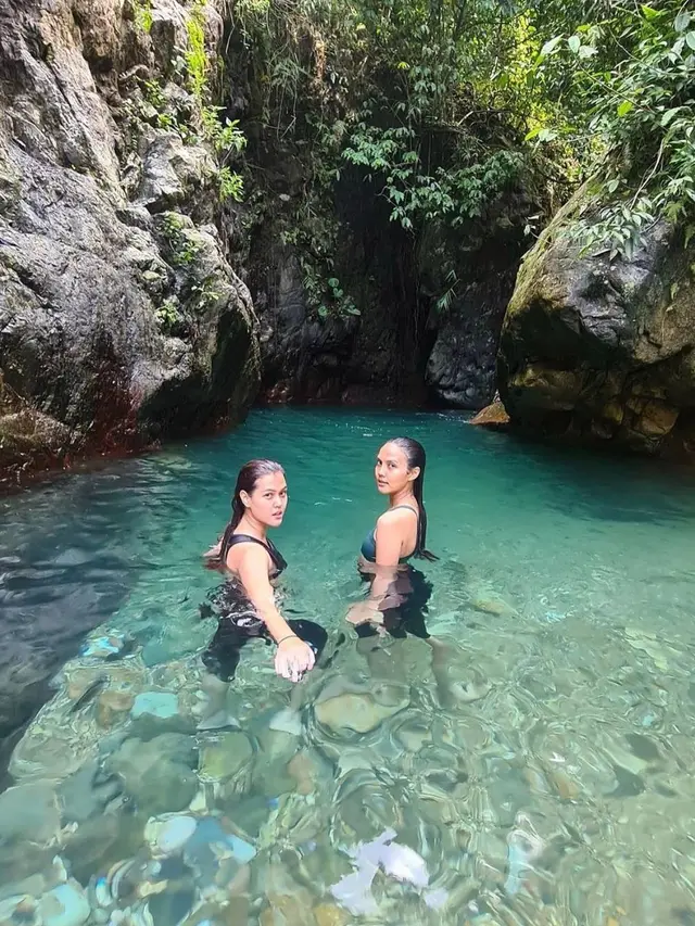 Potret Persahabatan Rebecca Tamara dan Valerie Krasnadewi. (Sumber: Instagram/rebbecatamara)