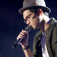 Eksistensi Afgan di industri musik Indonesia tidak ada artinya tanpa penggemar yang selama ini mendukungnya. Dalam sebuah mini konser ia mengucapkan terima kasih kepada Afganisme. (Andy Masela/Bintang.com)
