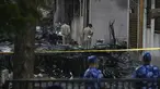 Polisi mengamankan lokasi jatuhnya pesawat di Ahmedabad, India, Jumat 13 Juni 2025. (AP/Rafiq Maqbool)