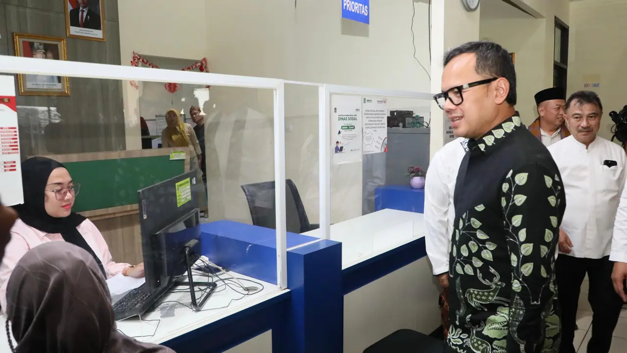 Wakil Menteri Dalam Negeri Bima Arya Sugiarto saat meninjau pelaksanaan WFH di Kantor Wali Kota Bekasi, Jawa Barat. (Dok:Kemendagri)