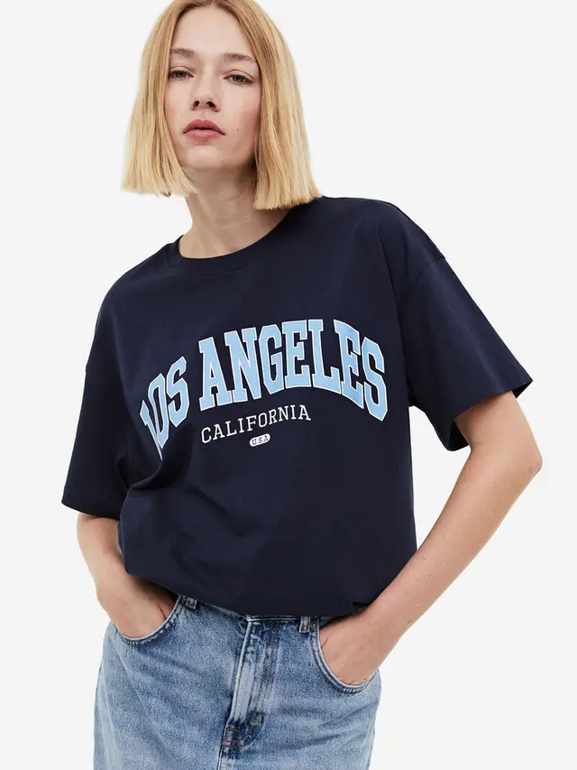 5. Memasukkan atasan ke dalam bawahan (Tuck-in)