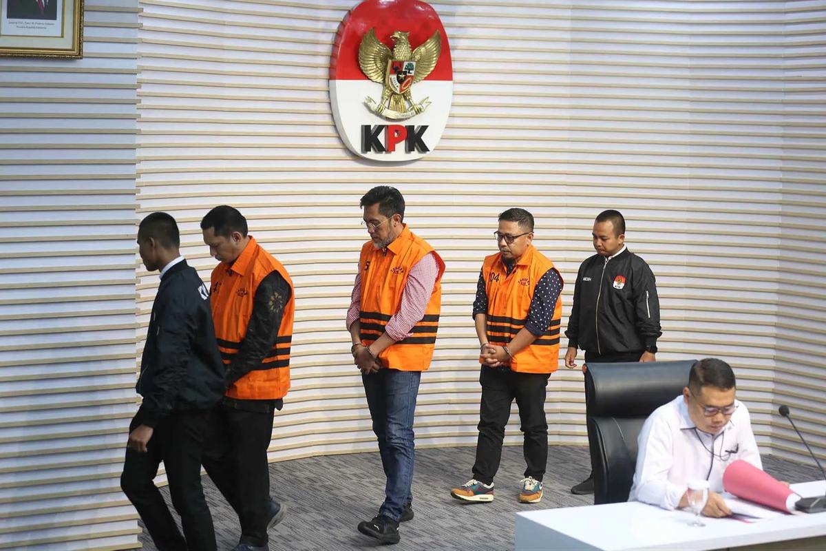 FOTO: KPK Tahan Tiga Tersangka Baru Kasus Korupsi Pembangunan RSUD Kolaka Timur