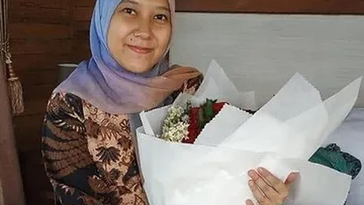 Lucunya, sang putri sempat diberi subsidi oleh sang dosen berupa susu dan pisang setiap hari. Hal ini lantaran sang dosen tidak mengetahui bahwa Vina adalah putri dari Mahfud MD. Padahal saat itu, Ia sudah menjabat sebagai Ketua MK. <br>