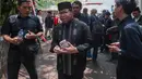 Gubernur DKI Jakarta Pramono Anung tiba di rumah duka Guruh Soekarnoputra di Jalan Sriwijaya Raya, Kebayoran Baru, Jakarta Selatan, Sabtu (26/9/2026). (KLY/Budy Santoso)