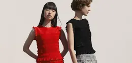 Lewat koleksi Spring/Summer 2026 bertajuk “Shapes of Poetry”, Cecilie Bahnsen membawa desain elevated dan craftsmanship khasnya ke dalam lini yang terasa lebih dekat dengan keseharian. [Dok/Uniqlo].