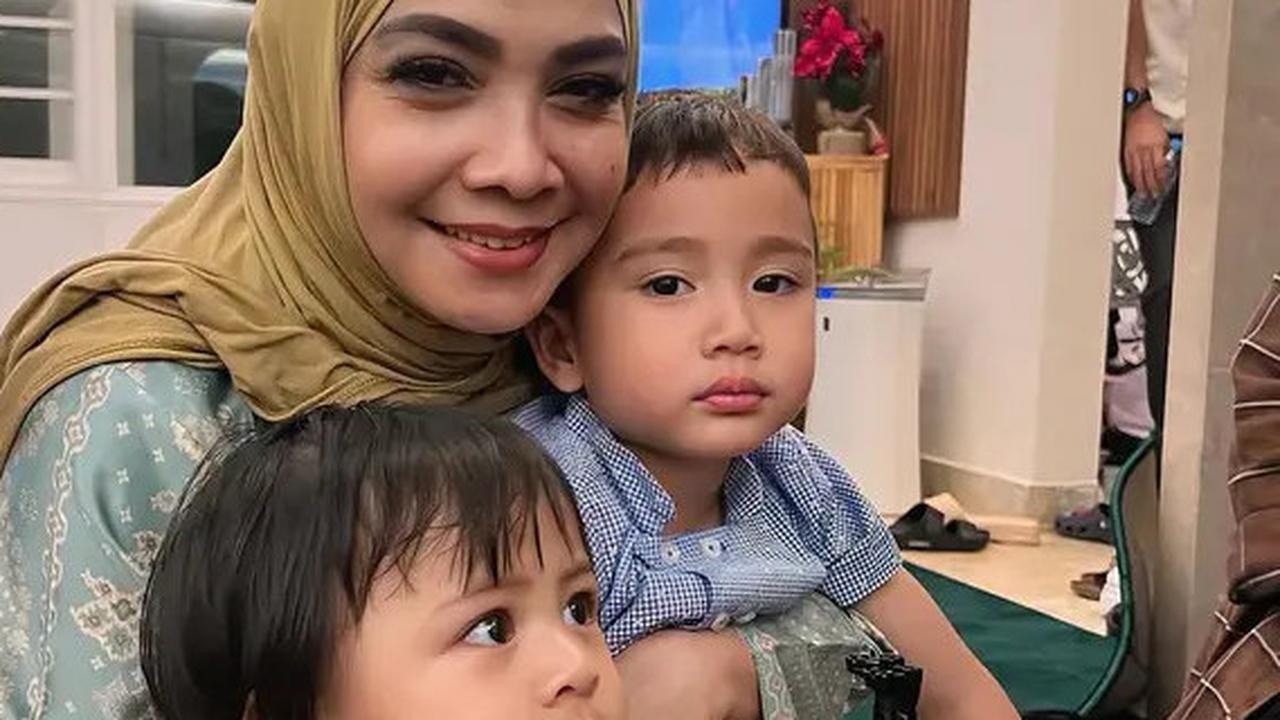 Bisnis Menggiurkan, Deretan Artis Indonesia Jualan Rendang - Ada Rieta Amilia dan Meisya Siregar