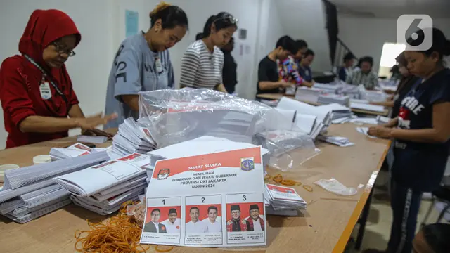 Memantau Proses Sortir dan Lipat Suara Pemilihan Gubernur DKI Jakarta