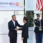 Presiden Joko Widodo disambut langsung oleh Presiden US Barack Obama saat KTT US-ASEAN di California (Foto: Setpres)