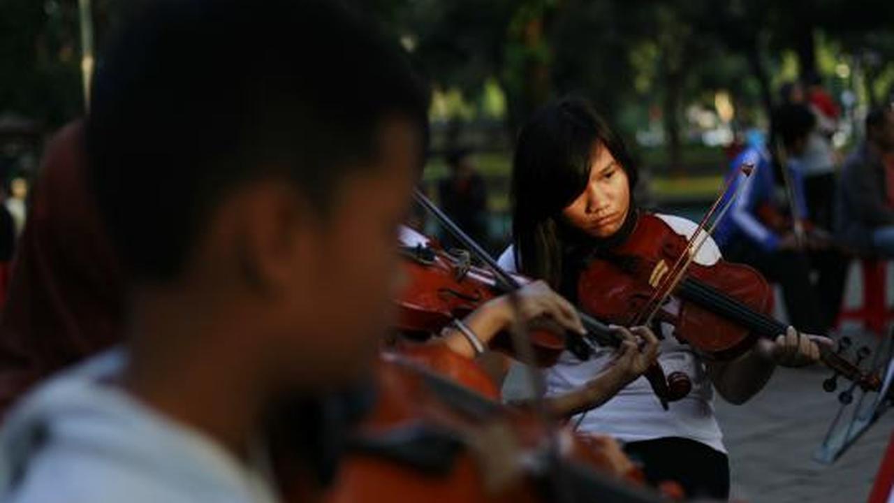 Kegiatan komunitas musik Taman Suropati di bulan Ramadan