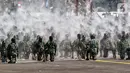 Atraksi bela diri prajurit TNI pada perayaan HUT ke-74 TNI di Taxy Way Echo Lanud Halim Perdanakusuma, Jakarta Timur, Sabtu (5/10/2019). Selain bela diri, HUT ke-74 TNI juga menampilkan atraksi terjun payung. (Liputan6.com/JohanTallo)