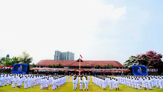 Rektor IPDN mengukuhkan Praja Pratama IPDN Angkatan XXXV Tahun 2024.