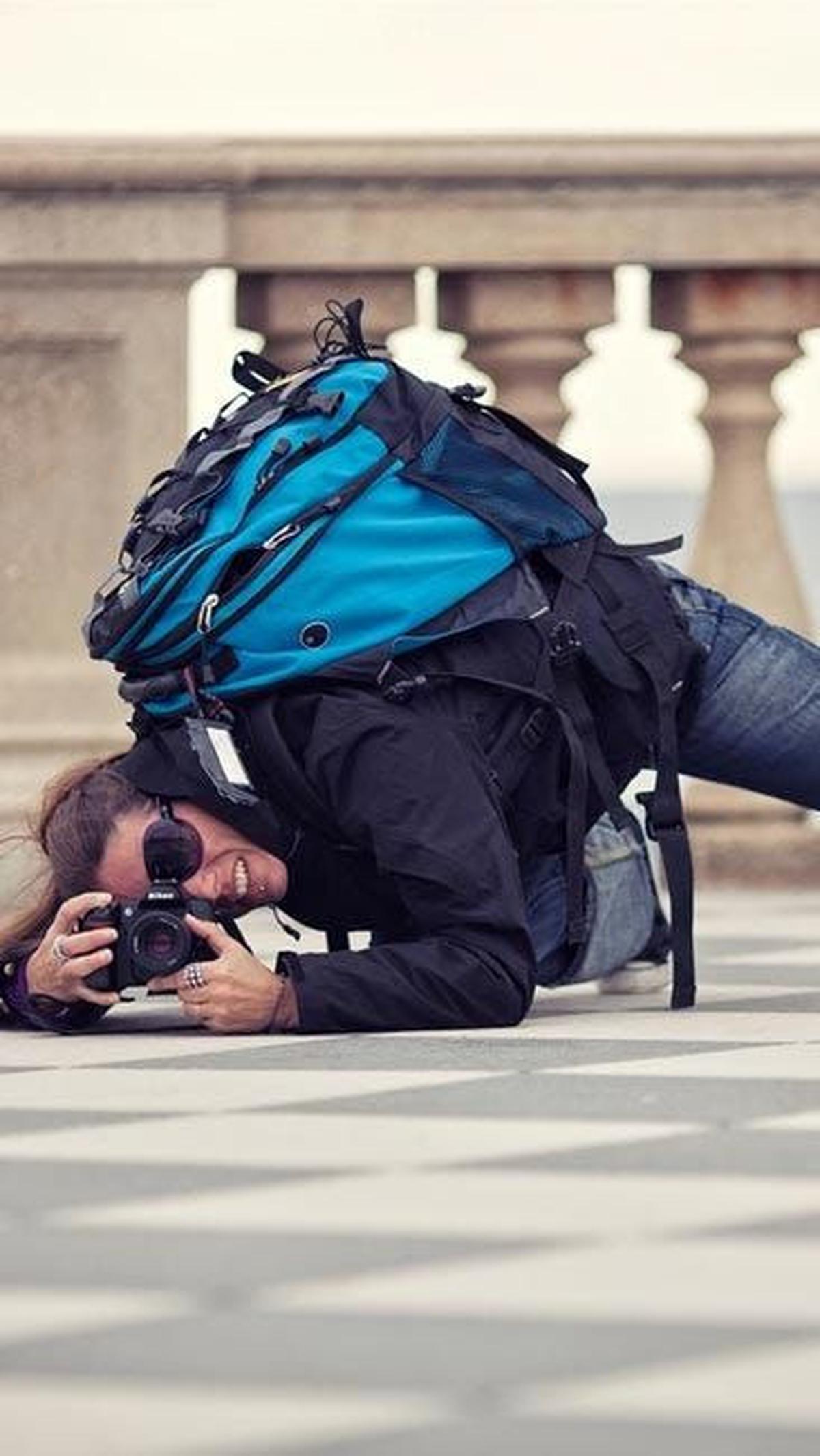 40.	“Saya tidak perlu paspor, foto-foto saya sudah berkeliling dunia.”<br>