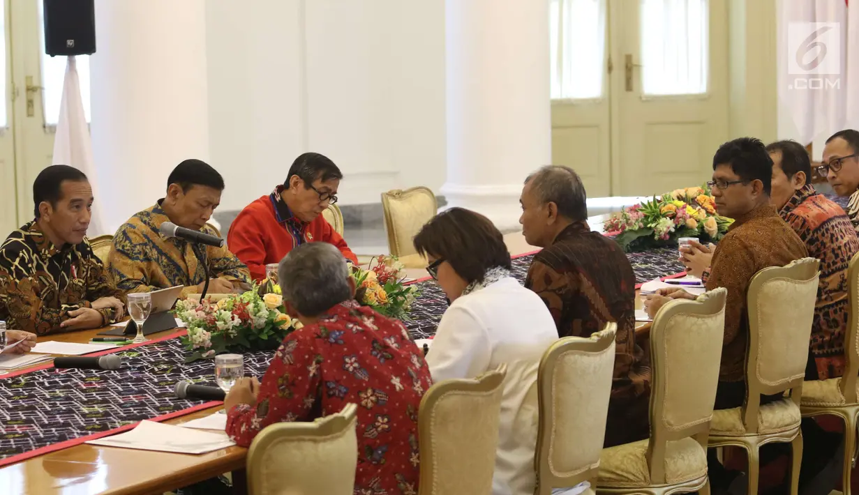 Suasana pertemuan Presiden Joko Widodo dan pimpinan KPK di Istana Bogor, Jawa Barat, Rabu (4/7). Pertemuan tersebut untuk membahas Rancangan Kitab Undang-undang Hukum Pidana (RKUHP). (Liputan6.com/Angga Yuniar)
