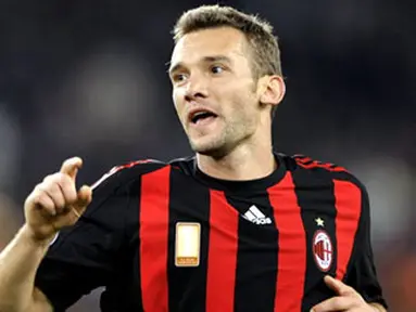 AC Milan&#039;s Andriy Shevchenko celebrates after he scored the opening goal against FC Zurich during their UEFA Cup first round, second leg football match on October 2, 2008 in Zurich. AFP PHOTO / FABRICE COFFRINI 